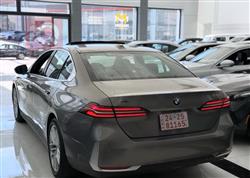 بی ئێم دەبڵیو سیریەس 5